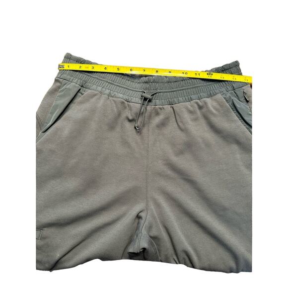 Athleta Triumph Hybrid Wide Crop Size Medium Bali Green EUC - Picture 8 of 9